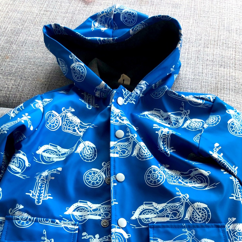 Hatley raincoat 3T. Very good condition